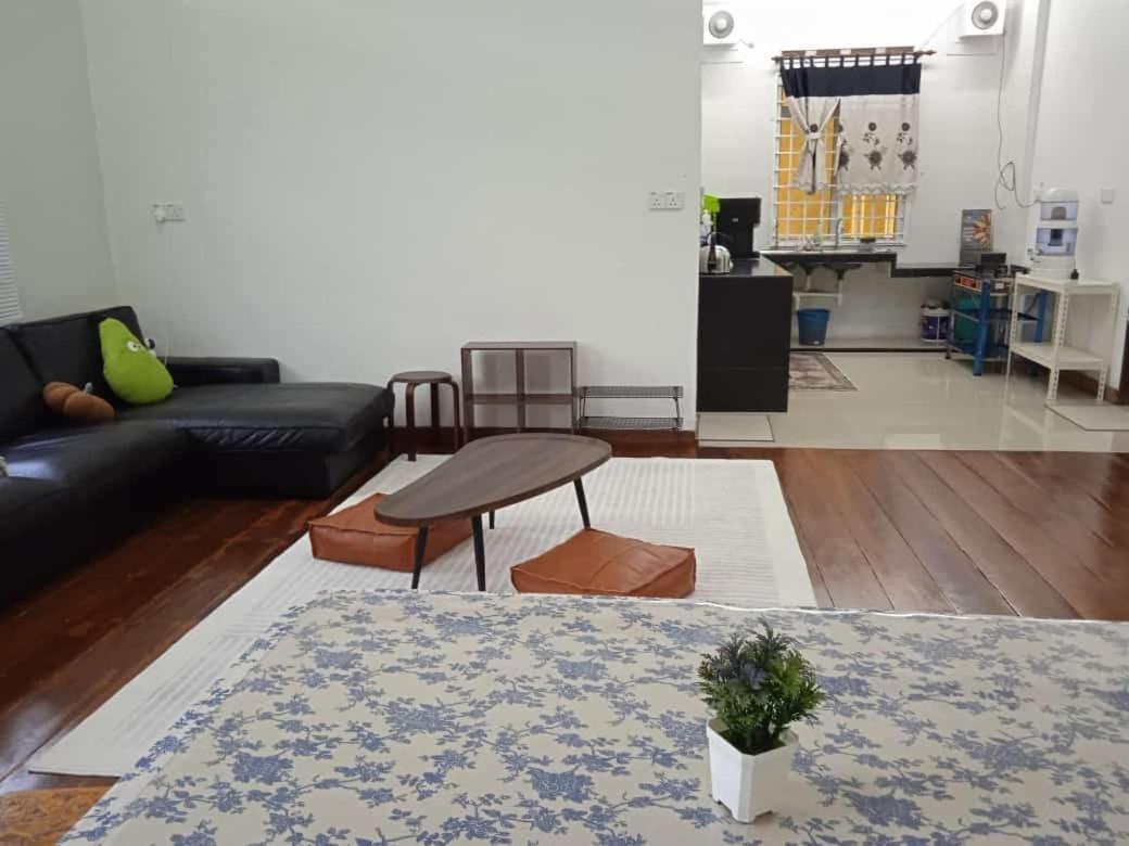 La Wood Homestay Kampung Kuala Besut Esterno foto