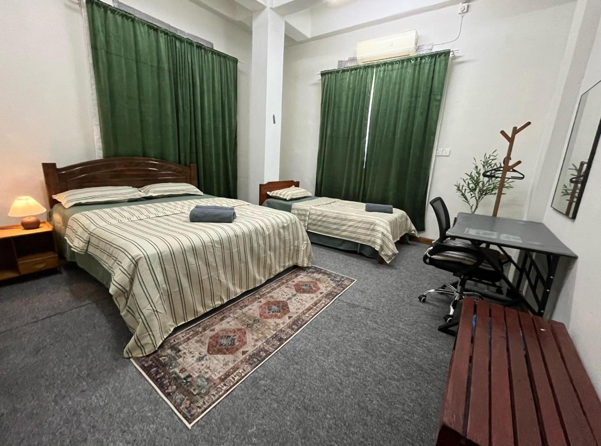 La Wood Homestay Kampung Kuala Besut Esterno foto